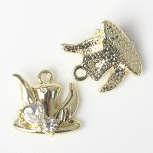 Detailed front and back view of gold crown pendant with heart zircon and star textures