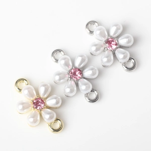 Gouden en zilveren bloemhangers met witte parels en roze zirkoon voor DIY-sieraden