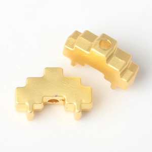 Detail van pixelstijl gouden legering tussenkralen voor DIY sieraden maken projecten