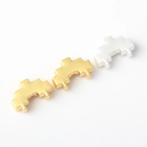 Minimalistische pixelstijl legering kralen in mat goud en zilver voor DIY sieraden