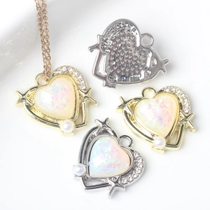 Colgante de Aleación con Forma de Corazón Con Efecto de Opalo de Resina Iridiscente Estrella de Strass y Perla Artificial DIY