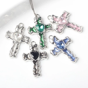 Vintage Zinklegering Kruis Hanger Met Hart Strass Vloeibaar Metaal Stijl Emaille Kruis Charms Voor DIY Sieraden Maken