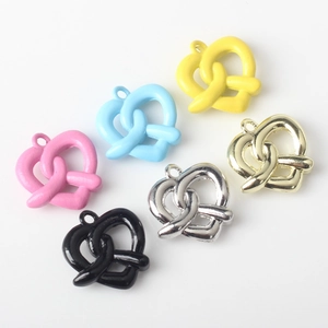 Colgantes de corazón minimalistas en seis colores vibrantes para crear joyas de bricolaje