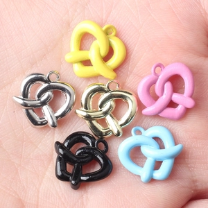 Colgantes de corazón trenzado en varios colores para creación de joyería personalizada DIY
