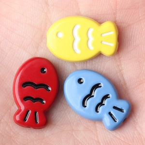 Perline a forma di pesce in lega colorata per gioielli fai da te rosso giallo blu