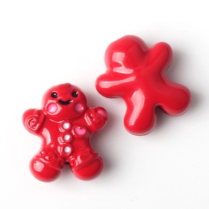 Vue macro de perles bonhomme de pain d'épices avec détails avant et face arrière