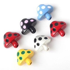 Perline colorate a forma di fungo con pois per creazione di gioielli fai da te e hobby