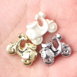Ciondoli mini scooter in lega bianco, oro e argento per la creazione di gioielli