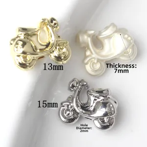Ciondoli a forma di moto in lega nei colori oro e argento con foro da 2mm