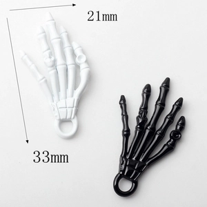 Halloween Skeletthand-Anhänger aus Legierung in Schwarz und Weiß für DIY-Schmuckzubehör