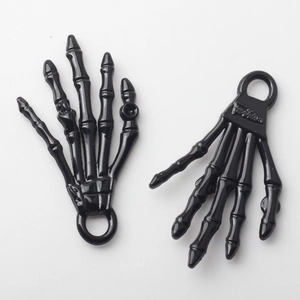 Gothic Skeletthand-Anhänger in Schwarz aus Legierung für Halloween DIY Schmuckstücke
