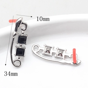 Orecchini a graffetta argento con pietre nere quadrate, lunghezza totale 34mm