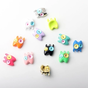 Bunte Zeichentrick-Monsteranhänger aus Legierung mit Harzaugen für DIY-Schmuck