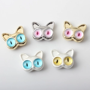 Lindos dijes de cabeza de gato de aleación en oro plata y blanco para joyería DIY