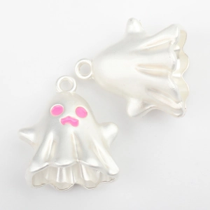 Detailansicht der Geisteranhänger aus Legierung mit rosa Emaille für DIY Schmuck