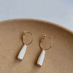 Boucles d'oreilles géométriques en argent 925 avec pendentifs trapèze Morandi blancs