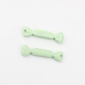 Detailansicht mintgrüner bonbonförmiger Legierungsanhänger für DIY-Schmuck