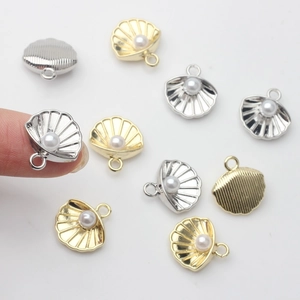 Muschel-Anhänger mit Perlen in Gold und Silber für die DIY-Schmuckherstellung