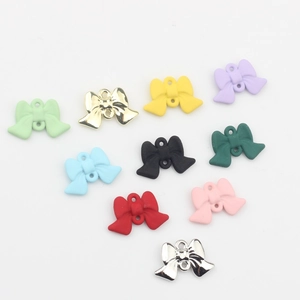 Bunte Mini-Schleifen-Anhänger in verschiedenen Matt- und Metallfarben für DIY-Schmuck