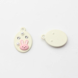 Details von süßen ovalen Hasen-Anhängern mit Perle für DIY-Schmuck aus Legierung