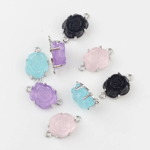 DIY Rosenblüten-Anhänger aus Harz in Schwarz, Lila, Blau und Rosa mit Silberverbindern