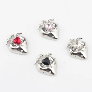 Süße Erdbeer-Anhänger mit Herz-Strass in Rot, Rosa, Weiß und Schwarz aus Metall