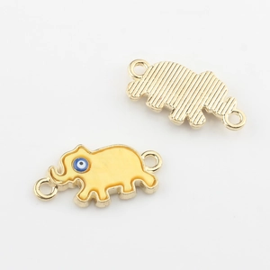 Detail eines Elefanten-Schmuckverbinders mit Evil Eye Muster und Goldfinish