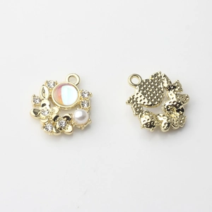 Goldene Blumenanhänger mit Perlen und Strasssteinen für DIY Schmuckherstellung