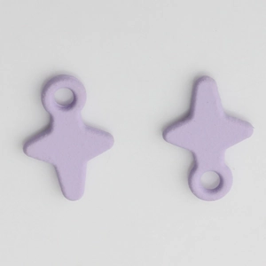 Nahaufnahme matter fliederfarbener Sternanhänger aus Legierung für DIY-Schmuckherstellung