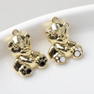 Niedliche Teddybär-Anhänger aus Goldlegierung mit Emaille-Details für DIY-Schmuckherstellung