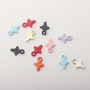 Bunte Mini-Sternanhänger aus Legierung in matt und metallic für DIY-Schmuckherstellung
