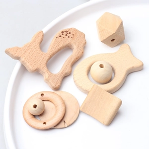 Anneaux de dentition en bois naturel et perles DIY en forme d'animaux sur plateau