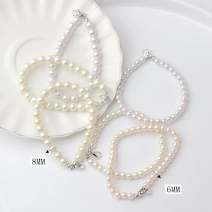 Elegante 6mm und 8mm Perlen-Armbänder mit Metallkarabinern für DIY-Handyzubehör-Ketten