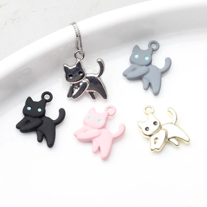 Mignons Pendentifs en Forme de Chat en Alliage de Zinc Colorés Peints Accessoires de Bijoux DIY pour Collier Boucles d'Oreilles Bracelet