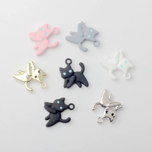 Breloques chat colorées en alliage pour création de bijoux DIY et boucles d'oreilles