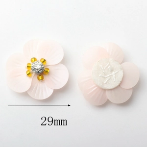 Detail van 29mm handgemaakte iriserende lovertjesbloemen voor DIY-knutselprojecten