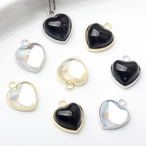 Various heart pendants with glitter stone and pearlescent glass in gold and silver frames