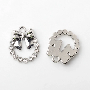 Vue recto-verso du pendentif couronne à nœud en argent avec strass pour bijoux DIY