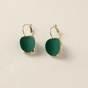 Boucles d'oreilles rétro vert Morandi avec crochets dorés au style minimaliste