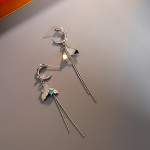 Eleganti orecchini a coda di pesce in argento 925 con perle e nappe lunghe a catena