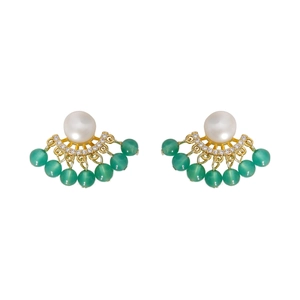 Pendientes de borla de calcedonia verde y perla con detalle de abanico dorado fino