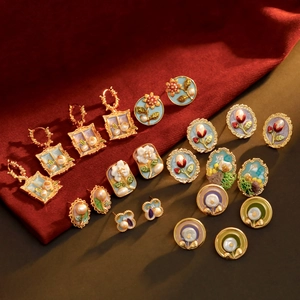Boucles d'Oreilles Clous Fleur en Émail Vintage Français pour Femmes Cuivre Tige Argent 925 Perle d'Eau Douce Bijoux Style Peinture
