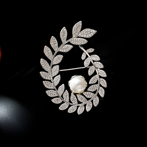 Elegant Wheat Ear Leaf Wreath Brooch Copper Zircon Large Artificial Pearl Pin For Women Wedding Banquet Vintage Fashion Jewelry