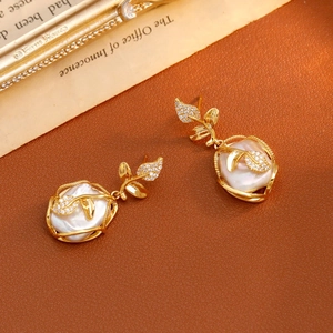 Pendientes de Botón de Cobre Vintage Francés con Forma de Hoja con Perla de Agua Dulce Circonia y Poste de Plata de Ley 925 Oro para Mujer