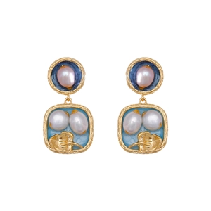 Eleganti orecchini in oro con perle d'acqua dolce e nappa in smalto blu vintage