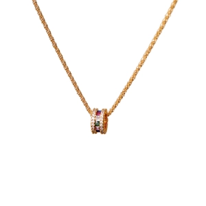 Gouden cilinder ketting met gekleurde edelstenen en sprankelende micro-pavé zirkonia