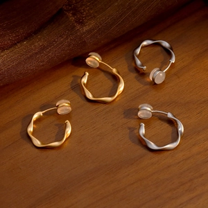 Boucles d'Oreilles Clips Anneau Torsadé en Cuivre Mat Minimaliste Avec Coussinet Silicone Bijoux Vintage pour Femme