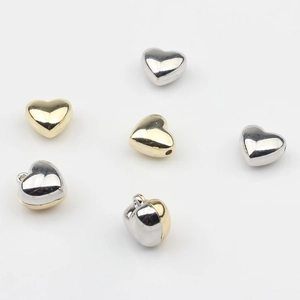 Polished heart shaped metal pendants in gold and silver for DIY jewelry making