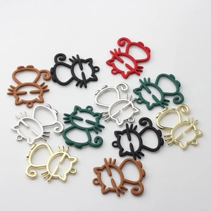 Pendentifs chat évidés minimalistes en couleurs assorties pour la création de bijoux DIY