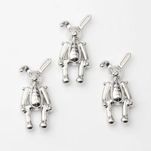Trois pendentifs lapin en alliage argenté brillant avec design de couture mécanique et anneau